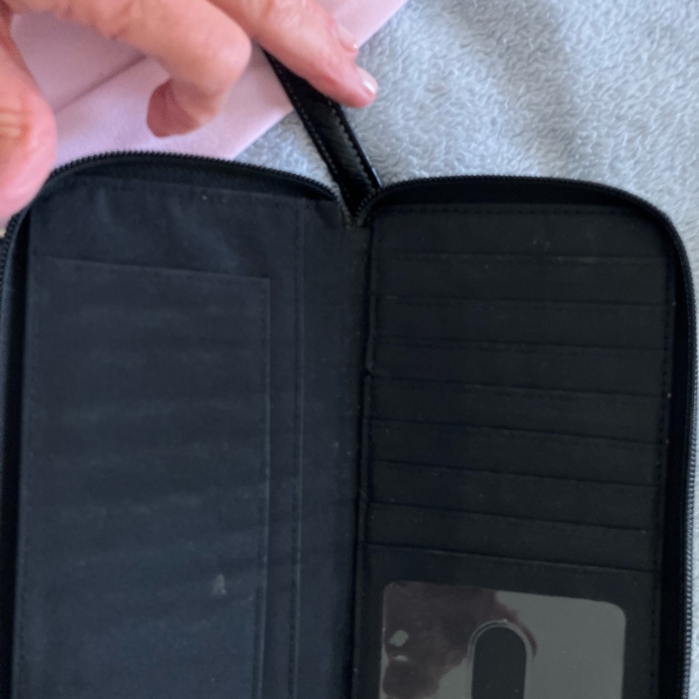Buxton, blk crossbody clutch. Store cards, phone, keys, $ and change 8x5x1”